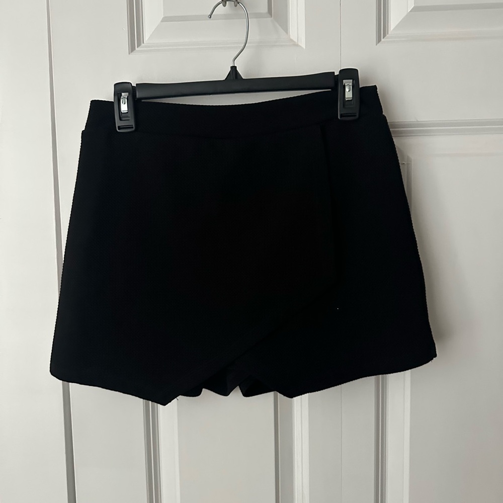 Black Soprano Skort cool flap on outside